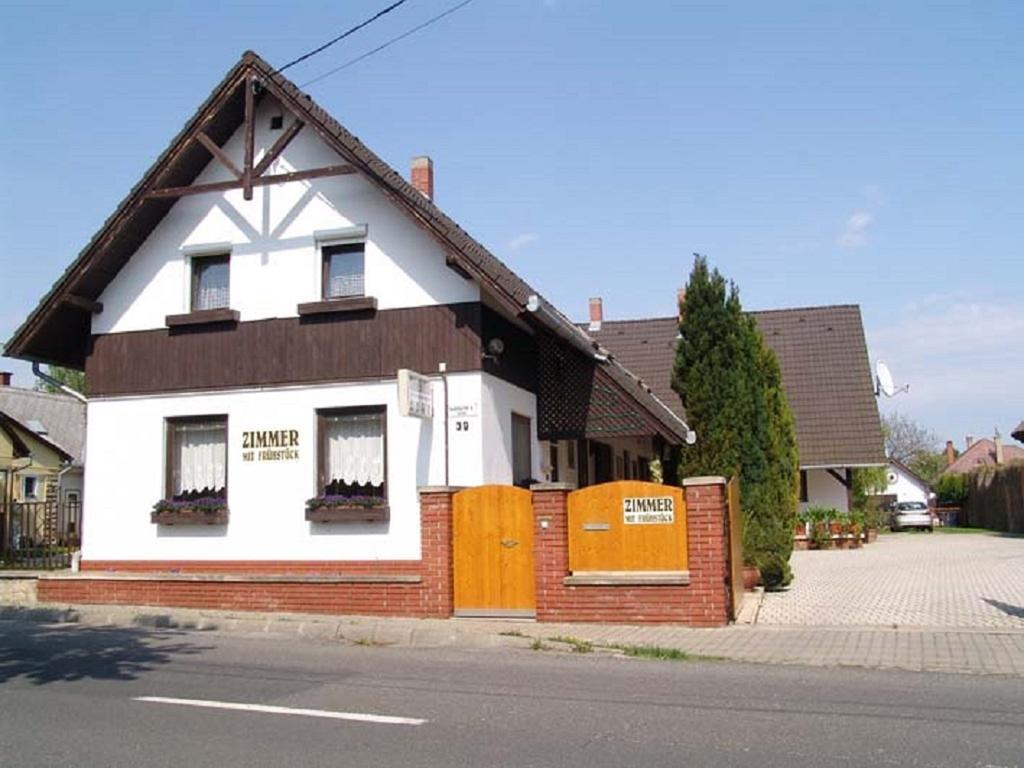 Eifert Haz Bed & Breakfast Balatongyorok Bagian luar foto